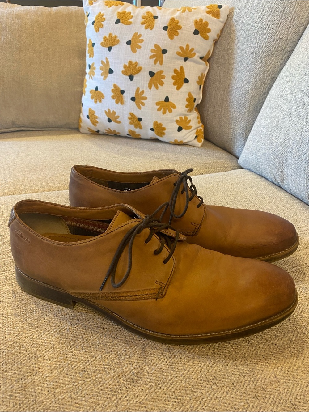 Clarks Men’s Brown Leather Derby Lace-Up Shoes dress shoes for khakis church